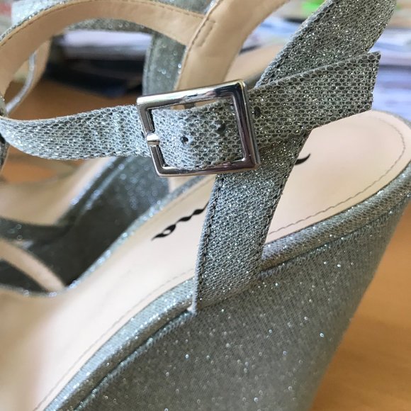 Touch of Nina Silver Sparkle Wedges - Picture 4 of 8